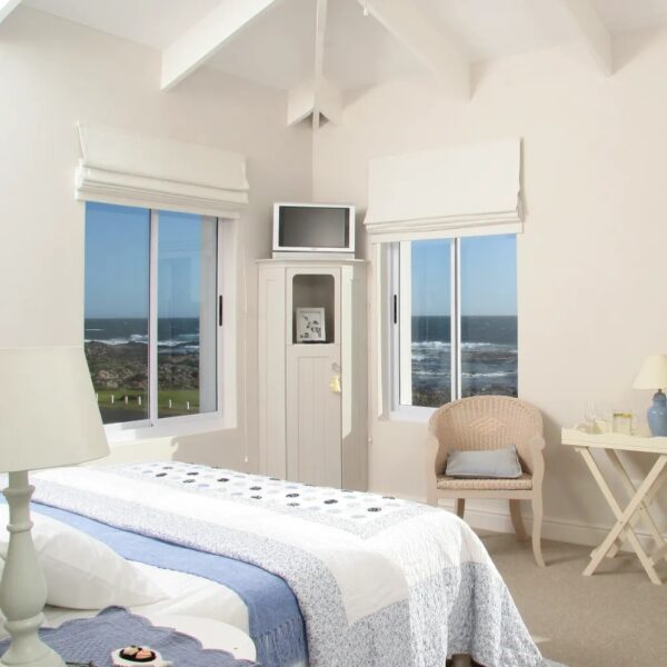 138 Marine Beachfront Guesthouse - Image 4