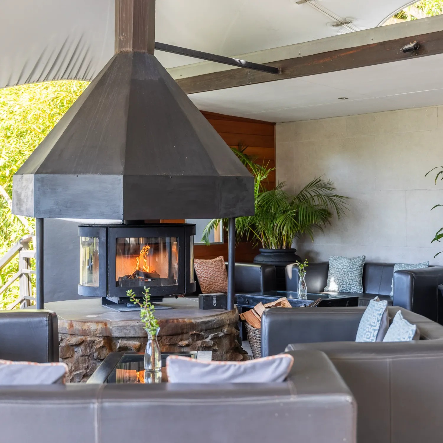 Hog Hollow Country Lodge - Image 9